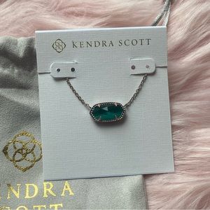 KENDRA SCOTT Elisa Emerald Cat's Eye Silver Pendant Necklace